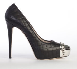 salón acolchado con pinchos