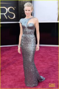 naomi-watts-liev-schreiber-oscars-2013-red-carpet-05
