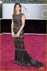 sandra-bullock-oscars-2013-red-carpet-05