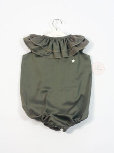 pelele-gris-cuello-volante