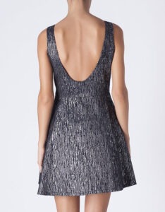 vestido blanco por detras