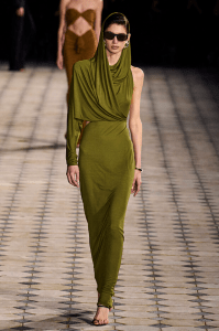 vestido con capucha tendencias 2023